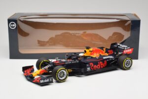 Aston Martin Red Bull Racing RB16 #33 M. Verstappen Abu Dhabi GP Winner 2020 Minichamps 1:18 110201733 Diecast - image 7 of 7