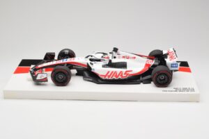 Haas VF-22 #20 K. Magnussen Pole Position Brazil GP 2022 Minichamps 1:18 147222120 Diecast