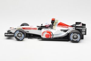 Honda RA106 Honda Racing Team R. Barrichello F1 Showcar 2006 Minichamps 1:18 08MF1-06B-CRB18 Diecast - image 3 of 6