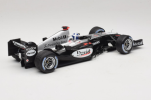 McLaren MP4/19 Mercedes D. Coulthard F1 2004 Minichamps 1:18 530041805 Diecast - image 2 of 7