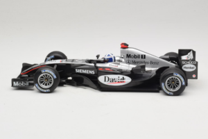 McLaren MP4/19 Mercedes D. Coulthard F1 2004 Minichamps 1:18 530041805 Diecast - image 3 of 7