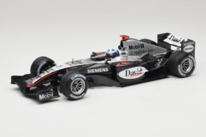 McLaren MP4/19 Mercedes D. Coulthard F1 2004 Minichamps 1:18 530041805 Diecast
