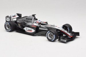 McLaren MP4/19 Mercedes K. Raikkonen F1 2004 Minichamps 1:18 530041806 Diecast - image 4 of 7