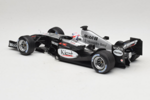McLaren MP4/19 Mercedes K. Raikkonen F1 2004 Minichamps 1:18 530041806 Diecast - image 5 of 7