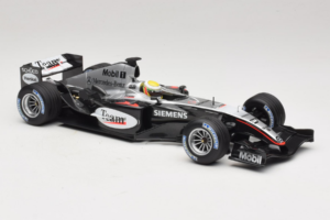 McLaren MP4/19 Mercedes L. Hamilton Autosport Young Driver Test Silverstone 2004 Minichamps 1:18 530044418 Diecast - image 4 of 7