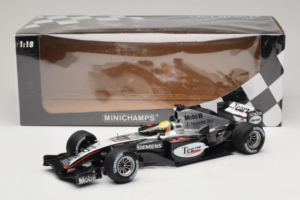 McLaren MP4/19 Mercedes L. Hamilton Autosport Young Driver Test Silverstone 2004 Minichamps 1:18 530044418 Diecast - image 7 of 7