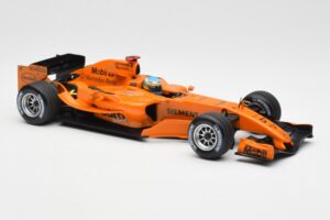 McLaren Mercedes MP4-20 P. de la Rosa F1 Test Car 2006 Minichamps 1:18 PEDRO001 Diecast - image 4 of 6