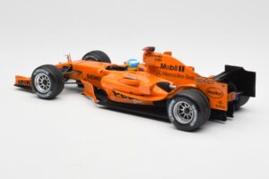 McLaren Mercedes MP4-20 P. de la Rosa F1 Test Car 2006 Minichamps 1:18 PEDRO001 Diecast - image 5 of 6