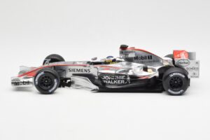 McLaren Mercedes MP4-21 P. de la Rosa F1 Showcar 2006 Minichamps 1:18 B66962346 Diecast - image 3 of 6