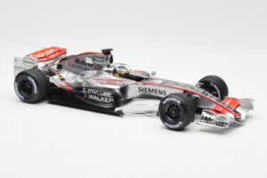 McLaren Mercedes MP4-21 P. de la Rosa F1 Showcar 2006 Minichamps 1:18 B66962346 Diecast - image 4 of 6