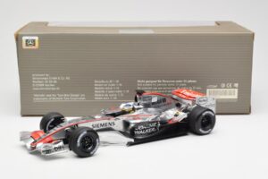 McLaren Mercedes MP4-21 P. de la Rosa F1 Showcar 2006 Minichamps 1:18 B66962346 Diecast - image 6 of 6