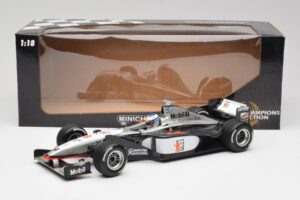 McLaren MP4/13 #8 M. Hakkinen F1 World Champion 1998 Minichamps 1:18 18690008 Diecast - image 6 of 7