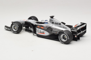 McLaren MP4-15 #1 M. Hakkinen F1 2000 Minichamps 1:18 B66962117 Diecast - image 5 of 6