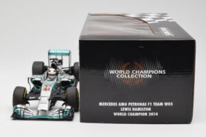 Mercedes AMG Petronas W05 #44 L. Hamilton F1 World Champion 2014 Minichamps 1:18 186140044 Diecast - image 6 of 7