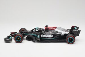 Mercedes AMG W12 Petronas #44 L. Hamilton Spanish GP 100th Pole 2021 Minichamps 1:18 110210444 Resin - image 3 of 7