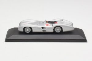 Mercedes W196 Streamliner #16 J.M. Fangio GP Italy Winner 1954 Minichamps 1:43 432543016 Diecast