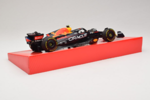 Red Bull Racing RB18 #1 M. Verstappen Oracle Winner Dutch GP 2022 Minichamps 1:18 113223501 Diecast - image 3 of 7