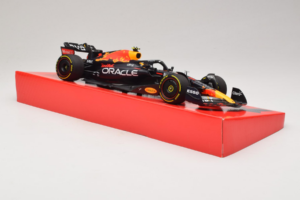 Red Bull Racing RB18 #1 M. Verstappen Oracle Winner Dutch GP 2022 Minichamps 1:18 113223501 Diecast - image 4 of 7