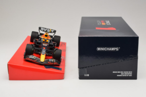 Red Bull Racing RB18 #1 M. Verstappen Oracle Winner Dutch GP 2022 Minichamps 1:18 113223501 Diecast - image 6 of 7