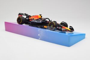 Red Bull Racing RB18 #1 M. Verstappen Winner Miami GP 2022 Minichamps 1:18 113220501 Diecast - image 4 of 7