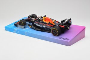 Red Bull Racing RB18 #1 M. Verstappen Winner Miami GP 2022 Minichamps 1:18 113220501 Diecast - image 5 of 7