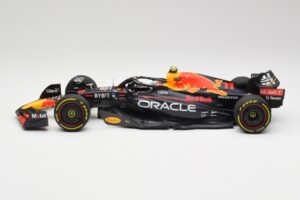 Oracle Red Bull Racing RB18 #11 S. Perez Abu Dhabi GP 2022 Minichamps 1:18 110222211 Diecast - image 3 of 7