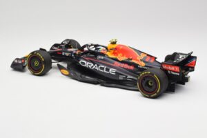 Oracle Red Bull Racing RB18 #11 S. Perez Abu Dhabi GP 2022 Minichamps 1:18 110222211 Diecast - image 5 of 7