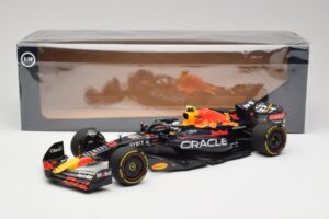 Oracle Red Bull Racing RB18 #11 S. Perez Abu Dhabi GP 2022 Minichamps 1:18 110222211 Diecast - image 7 of 7