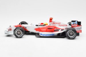 Panasonic Toyota Racing TF106 #8 R. Schumacher F1 2006 Minichamps 1:18 100060007 Diecast - image 3 of 6