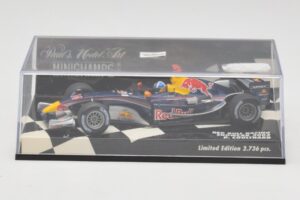 Red Bull Racing D. Coulthard Showcar 2005 Minichamps 1:43 400050084 Diecast - image 5 of 5