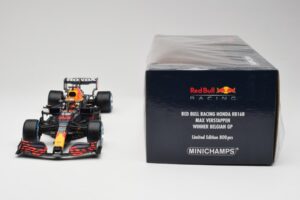 Red Bull Racing Honda RB16B #33 M. Verstappen Belgian GP Winner 2021 Minichamps 1:18 110211333 Resin - image 6 of 7