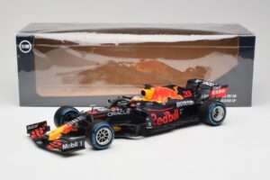 Red Bull Racing Honda RB16B #33 M. Verstappen Belgian GP Winner 2021 Minichamps 1:18 110211333 Resin - image 7 of 7