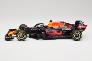 Red Bull Racing Honda RB16B #33 M. Verstappen Mexican GP Winner 2021 Minichamps 1:18 110211933 Resin - image 3 of 6