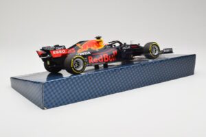 Red Bull Racing Honda RB16B #33 M. Verstappen Emilia Romagna GP 2021 Case Edition Minichamps 1:18 113210133 Resin - image 3 of 7