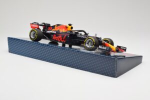 Red Bull Racing Honda RB16B #33 M. Verstappen Emilia Romagna GP 2021 Case Edition Minichamps 1:18 113210133 Resin - image 4 of 7