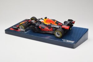 Red Bull Racing Honda RB16B #33 M. Verstappen Emilia Romagna GP 2021 Case Edition Minichamps 1:18 113210133 Resin - image 5 of 7