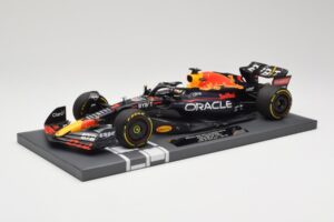 Oracle Red Bull Racing RB18 #33 M. Verstappen Belgian GP 2022 Minichamps 1:18 113221401 Resin - image 2 of 7
