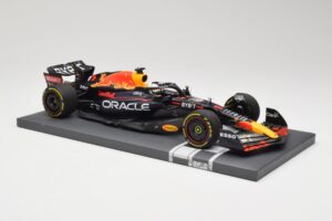 Oracle Red Bull Racing RB18 #33 M. Verstappen Belgian GP 2022 Minichamps 1:18 113221401 Resin - image 4 of 7