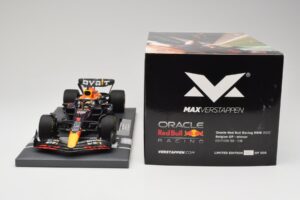 Oracle Red Bull Racing RB18 #33 M. Verstappen Belgian GP 2022 Minichamps 1:18 113221401 Resin - image 6 of 7
