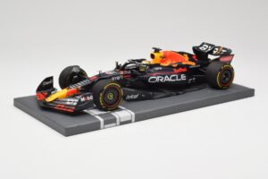 Oracle Red Bull Racing RB18 #33 M. Verstappen Mexican GP 2022 Minichamps 1:18 113222001 Resin - image 2 of 7