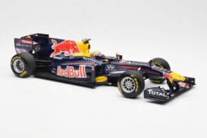 Red Bull Racing RB7 #2 M. Webber Showcar F1 2011 Minichamps 1:18 110110072 Diecast - image 4 of 6