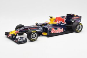 Red Bull Racing RB7 #2 M. Webber Showcar F1 2011 Minichamps 1:18 110110072 Diecast