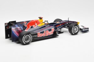 Red Bull Racing Renault RB5 #5 S. Vettel Showcar 2010 Minichamps 1:18 153100175 Diecast - image 2 of 6