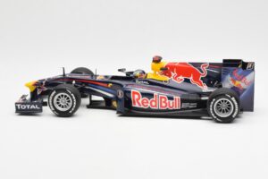 Red Bull Racing Renault RB5 #5 S. Vettel Showcar 2010 Minichamps 1:18 153100175 Diecast - image 3 of 6