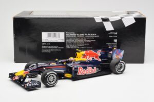 Red Bull Racing Renault RB6 #6 M. Webber F1 2010 Minichamps 1:18 110100006 Diecast - image 6 of 6