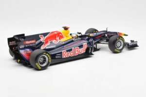 Red Bull Racing Renault RB6 #5 S. Vettel F1 World Champion 2010 Minichamps 1:18 110100005 Diecast - image 2 of 6
