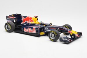Red Bull Racing Renault RB6 #5 S. Vettel F1 World Champion 2010 Minichamps 1:18 110100005 Diecast - image 4 of 6