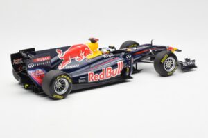 Red Bull Racing Renault RB6 #5 S. Vettel F1 World Champion Showcar 2010 Minichamps 1:18 150100075 Diecast - image 2 of 6