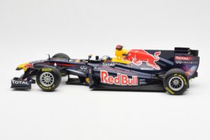 Red Bull Racing Renault RB6 #5 S. Vettel F1 World Champion Showcar 2010 Minichamps 1:18 150100075 Diecast - image 3 of 6