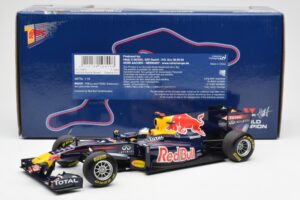 Red Bull Racing Renault RB6 #5 S. Vettel F1 World Champion Showcar 2010 Minichamps 1:18 150100075 Diecast - image 6 of 6